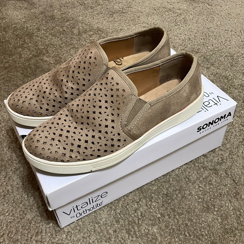 Sonoma Taupe slip on shoes size 8.5- used